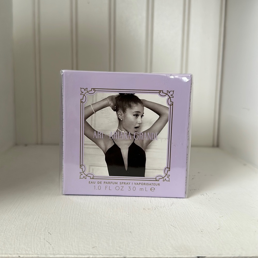 NEW!! Never opened ARI by ARIANA GRANDE PERFUME
